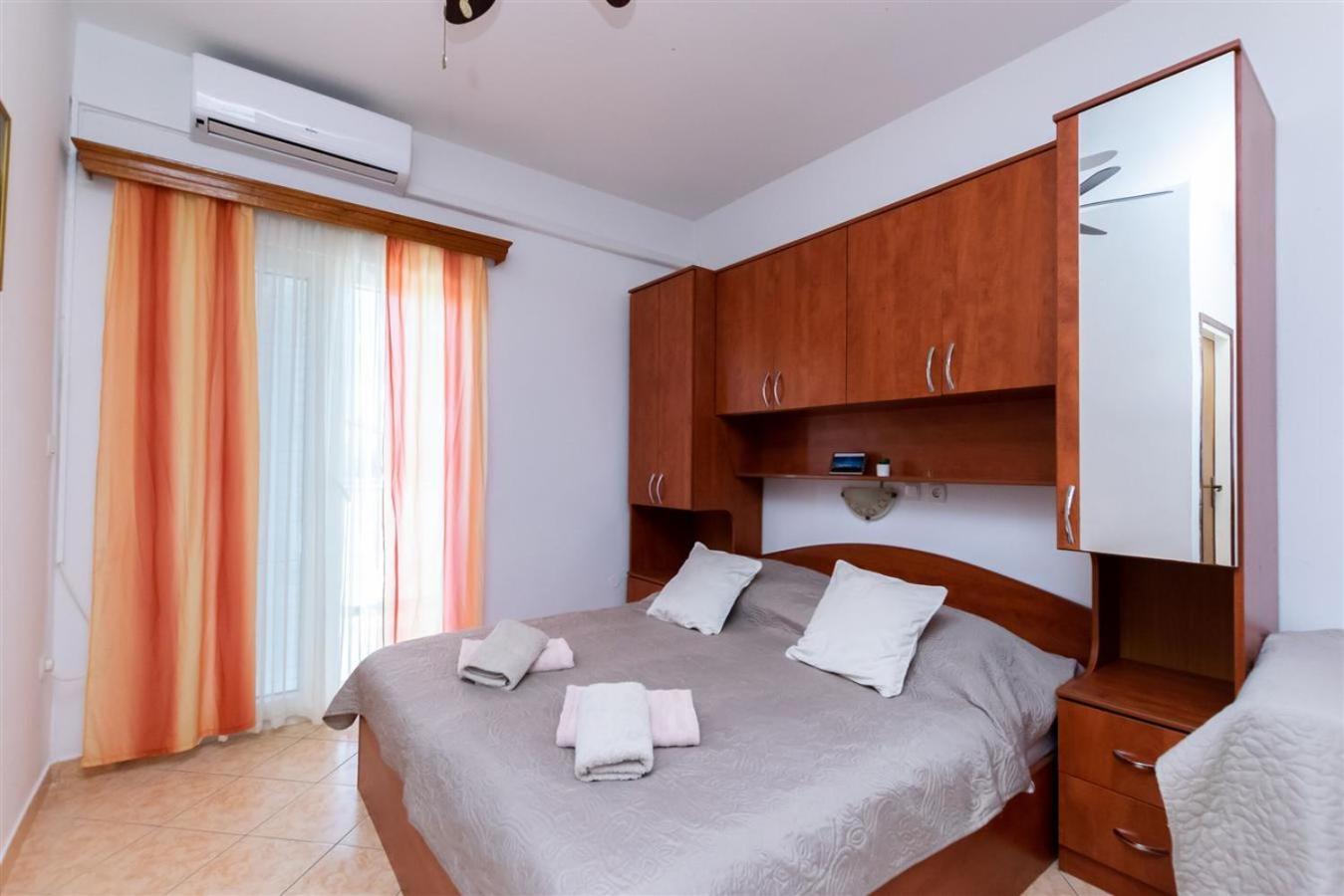 Apartment Dragan I Slavica Лопар Экстерьер фото